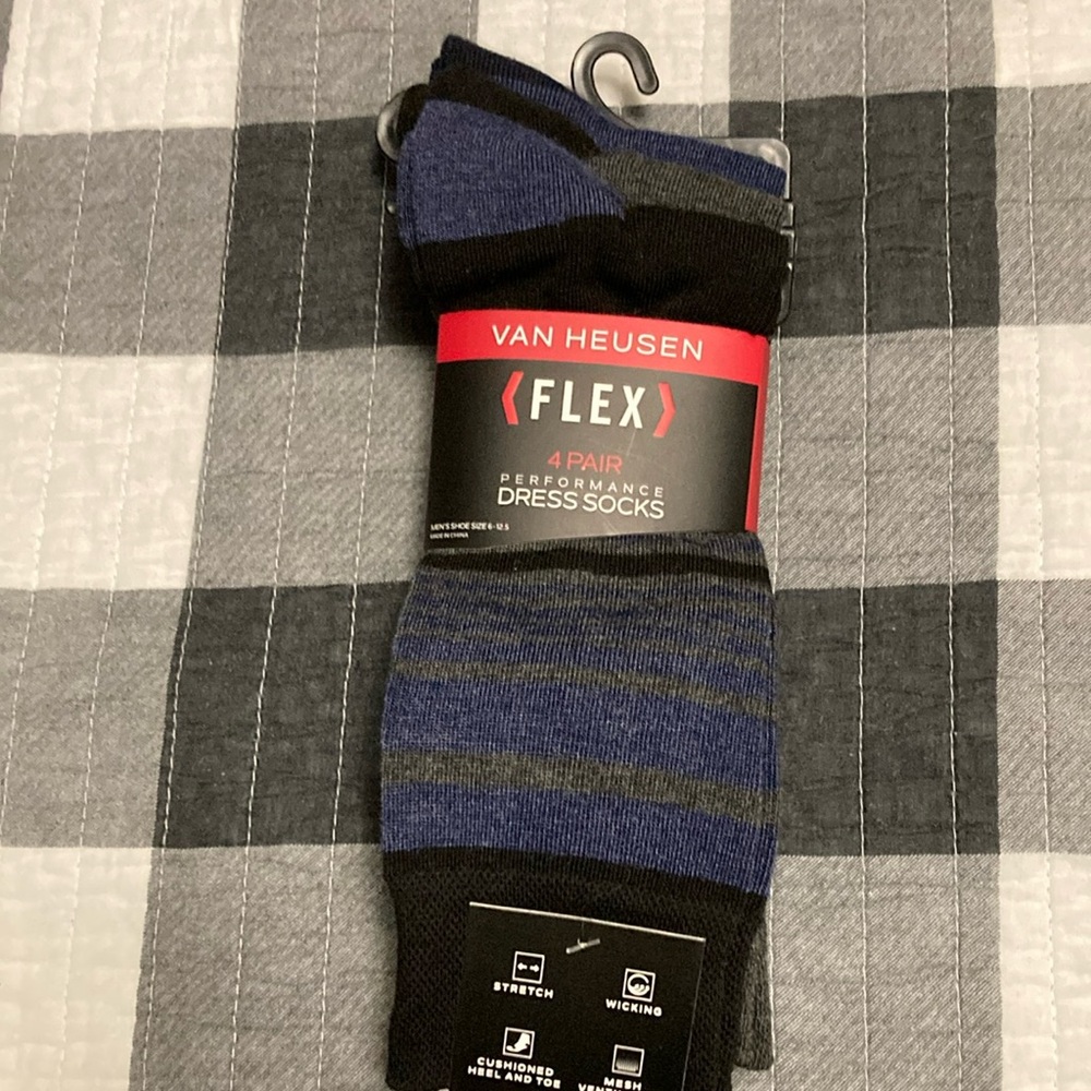 Van Heusen dress socks new 4 pack